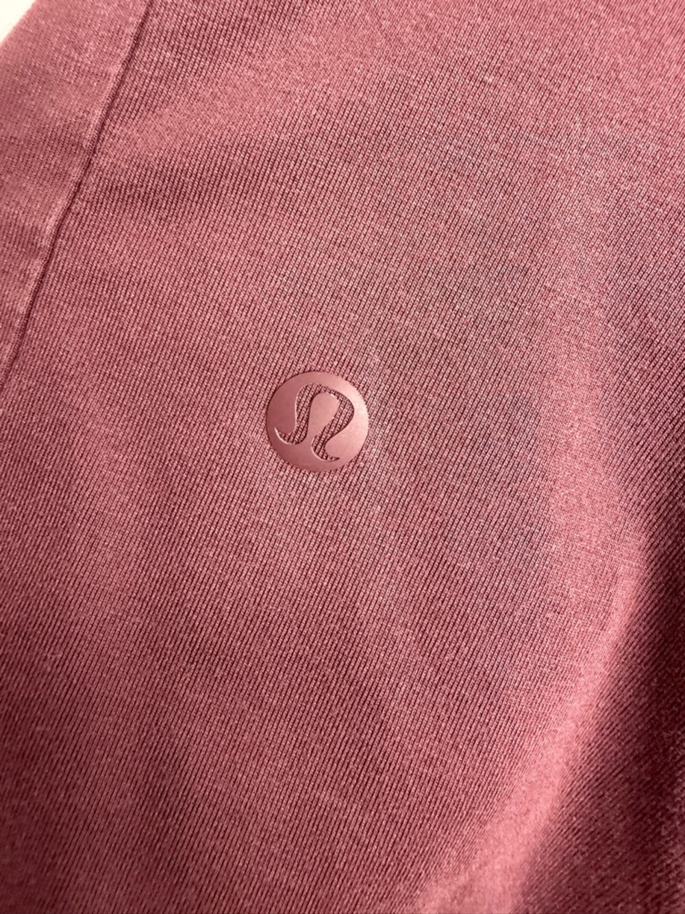 Lululemon The Fundamental T-Shirt Garnet? Size Medium - Picture 4 of 4